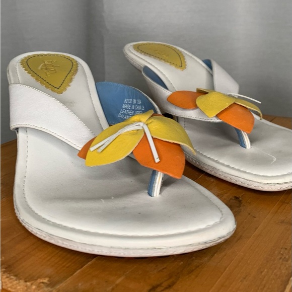 Indigo by Clarks White Leather Slides with Leather Flowers 9M in New Condition - Picture 2 of 13